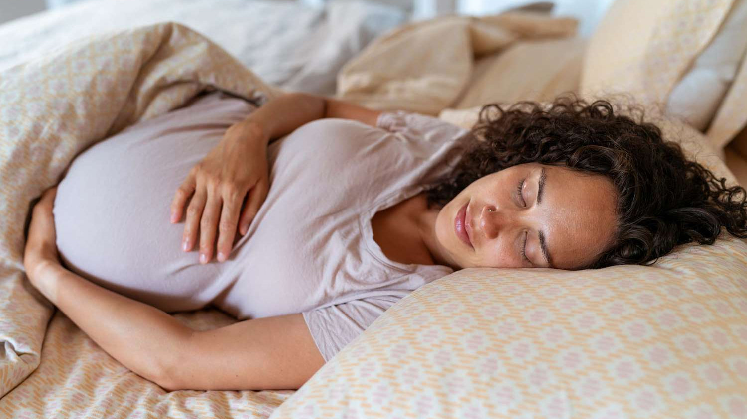 La Guida completa su come dormire bene durante la gravidanza